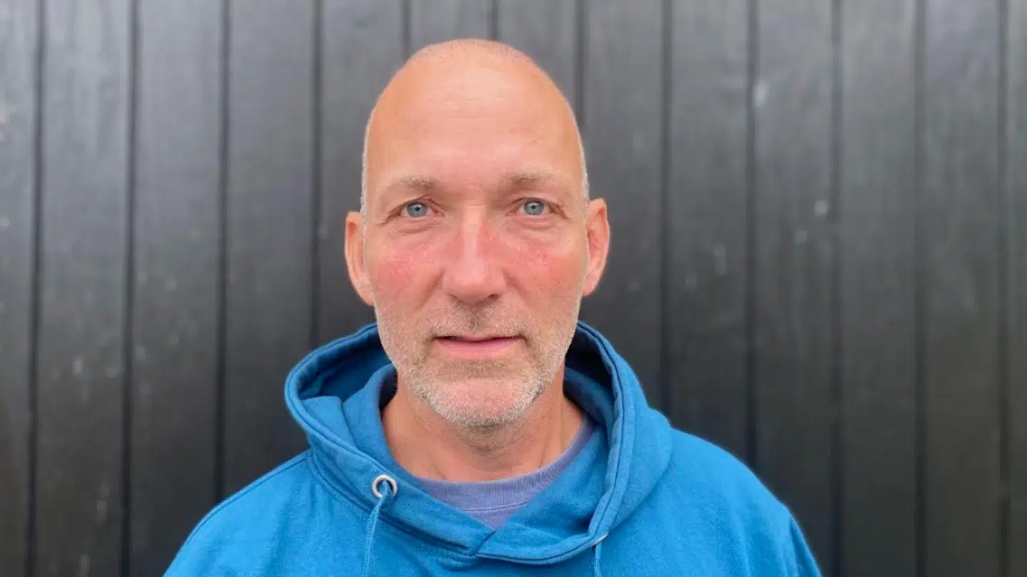 Jens Christiansen ville hjælpe en nødstedt mand ved en afkørsel. Men det viste sig at være et stort fupnummer.