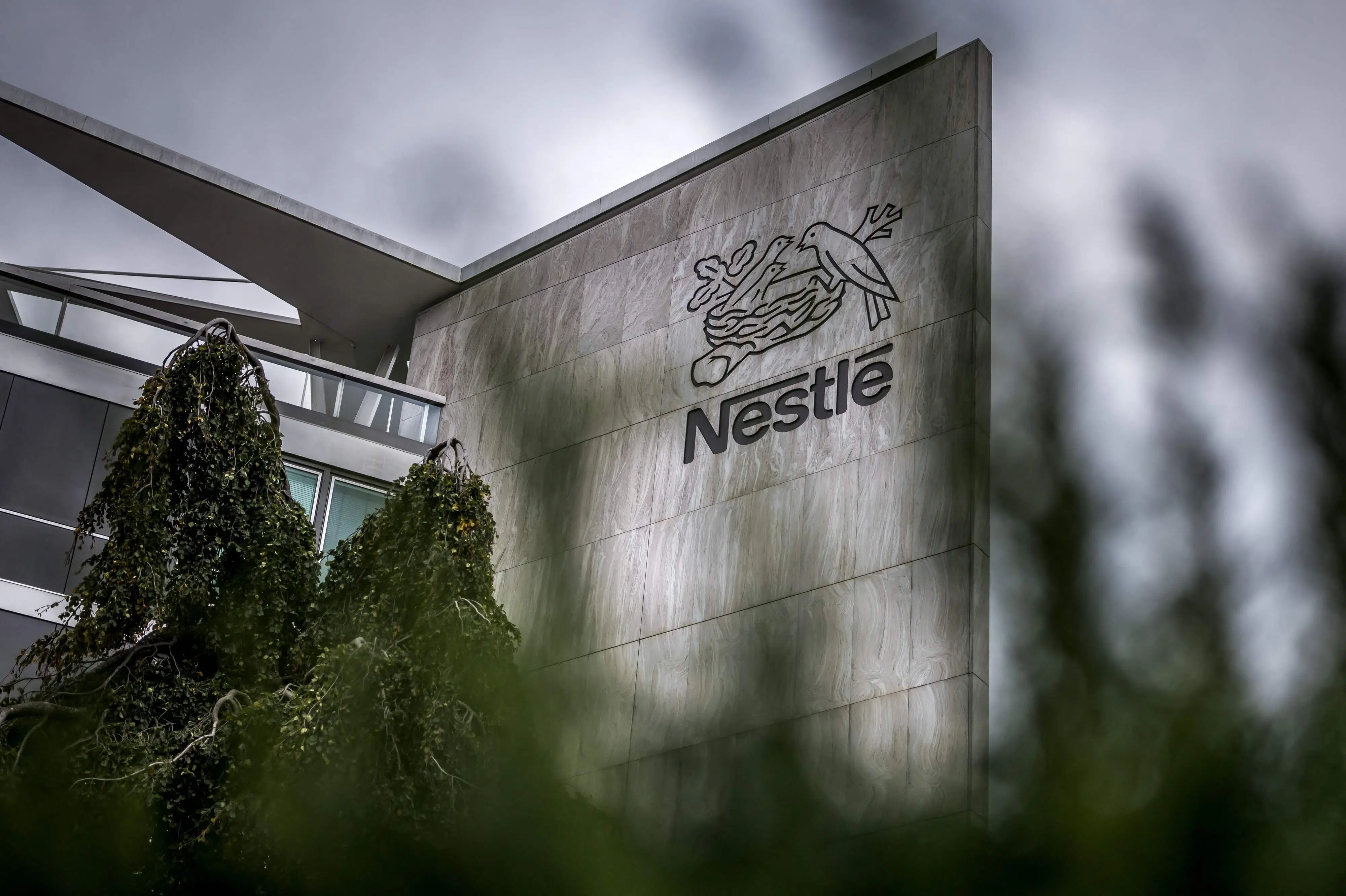 Nestlé vil nedlægge 16.000 stillinger de næste to år