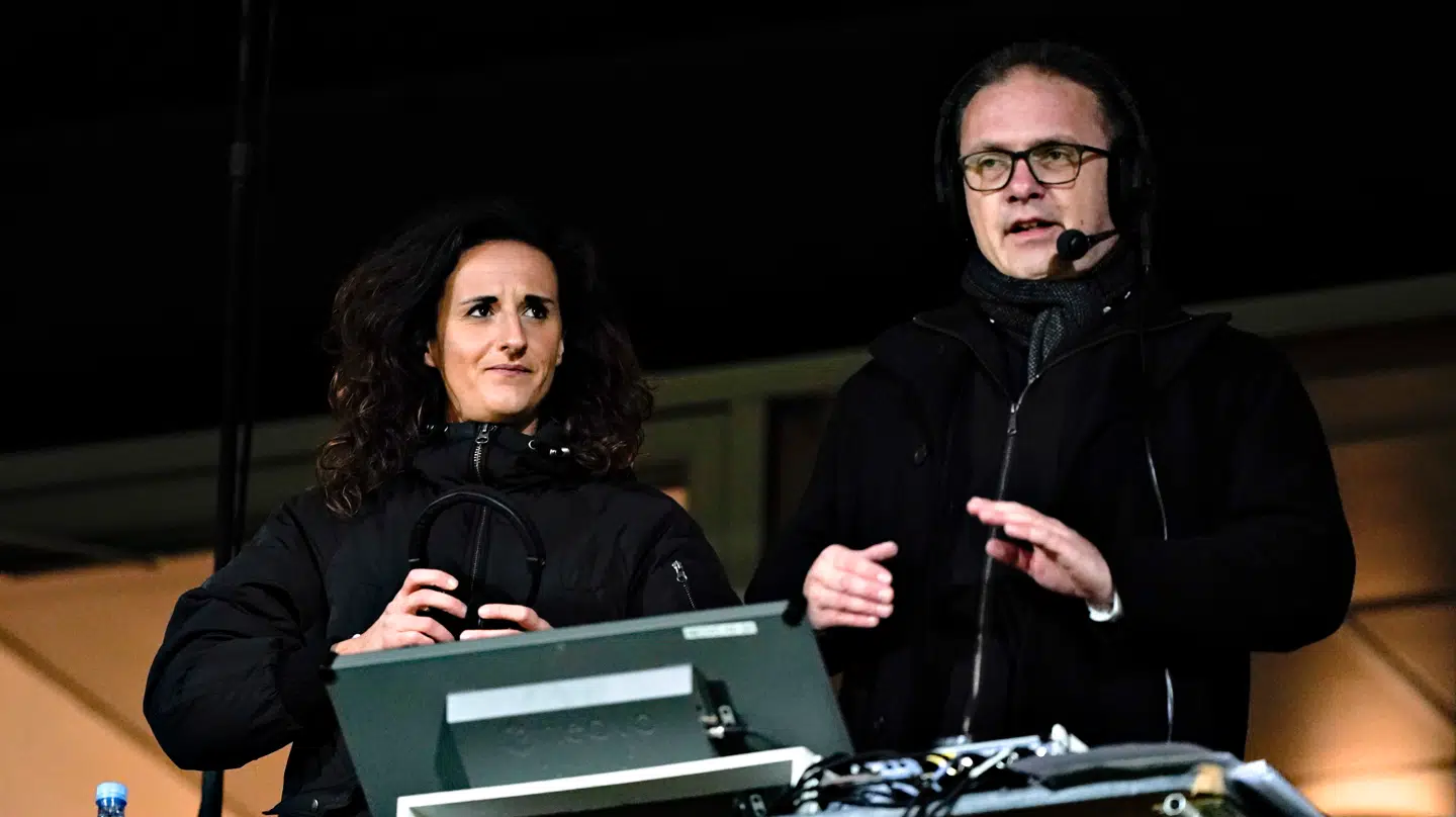 Henrik Liniger og DR-kollega Arnela Muminovic under en kvindelandskamp i 2019.