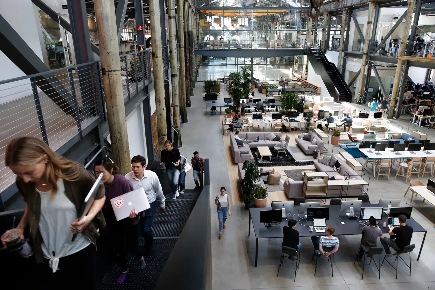 Topledere er ikke blot gode coaches eller undervisere, men skaber varige forandringer, viser en undersøgelse, som The Wall Street Journal har beskrevet.