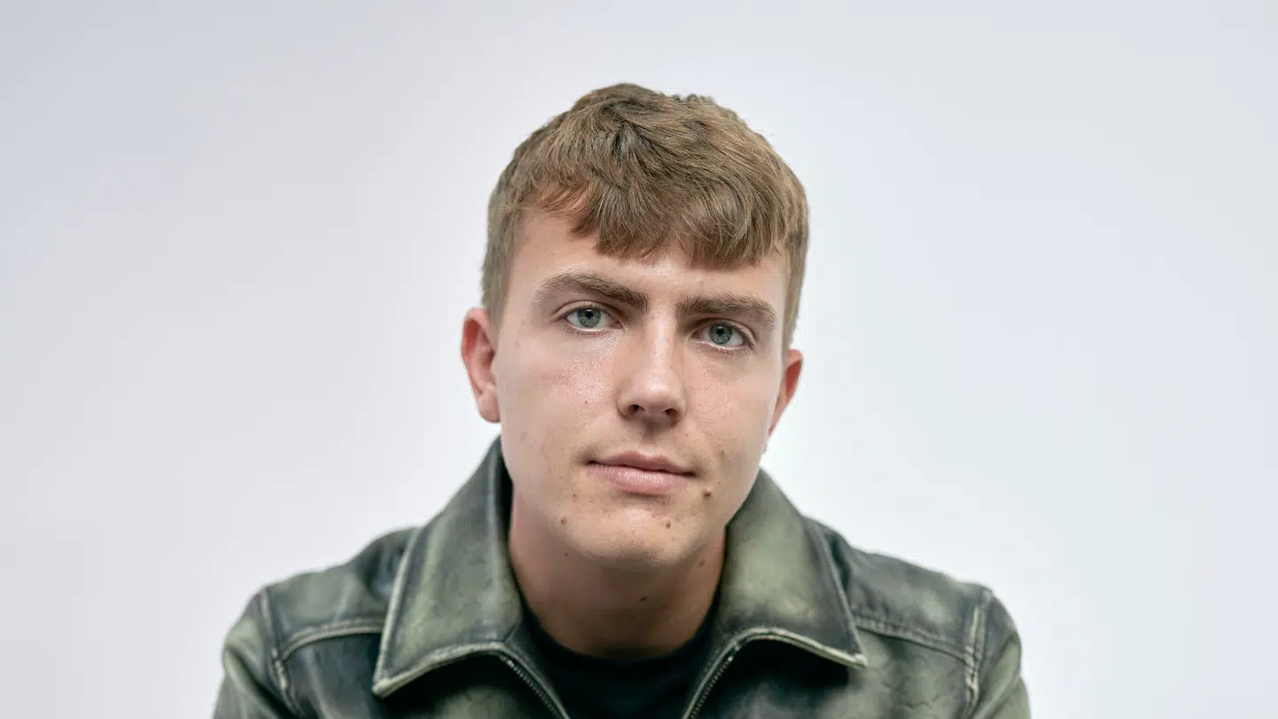 Rasmus Søndergaard lever af at være streamer og influencer. Han har kanp 100.000 følgere på Instagram.