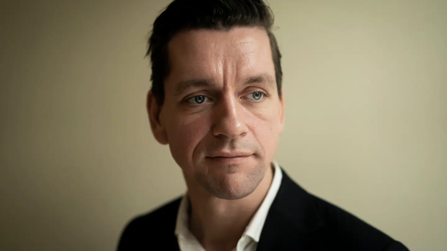 Skal den nye beskæftigelsesminister, Kaare Dybvad Bek, lykkedes med at nedbringe antallet af indvandrere på førtidspension, så skal han stå fast overfor mediernes offerhistorier. Det mener B.T.s debatredaktør, Joachim B. Olsen.