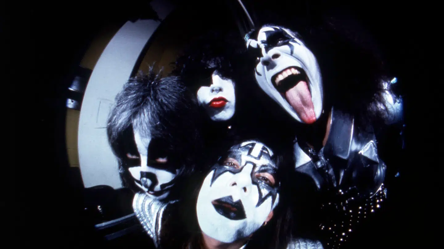 Her ses rockgruppen Kiss tilbage i 1977. Helt til højre ses Ace Frehley.