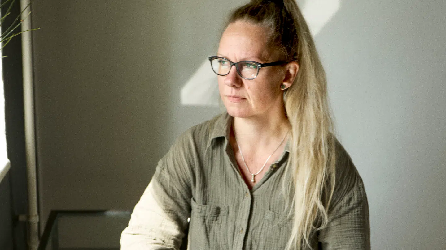 I sin praksis møder klinisk sexolog og parterapeut, Maj Wismann, mange singler og par, der kæmper med konsekvenserne af utroskab.