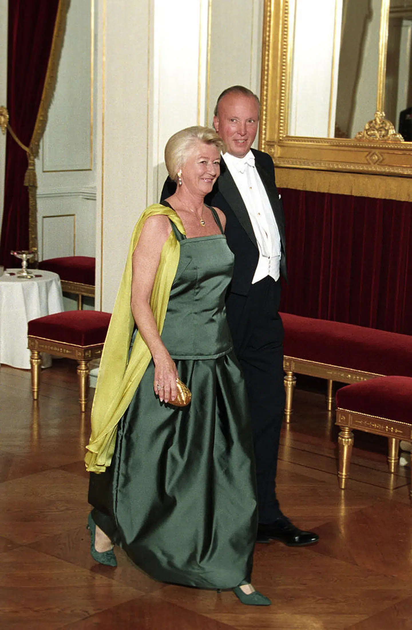 Da kong Harald og dronning Sonja fejrede deres sølvbryllup med gallamiddag og dans på slottet var Yvonne og Johan Stenersen selvskrevne gæster.