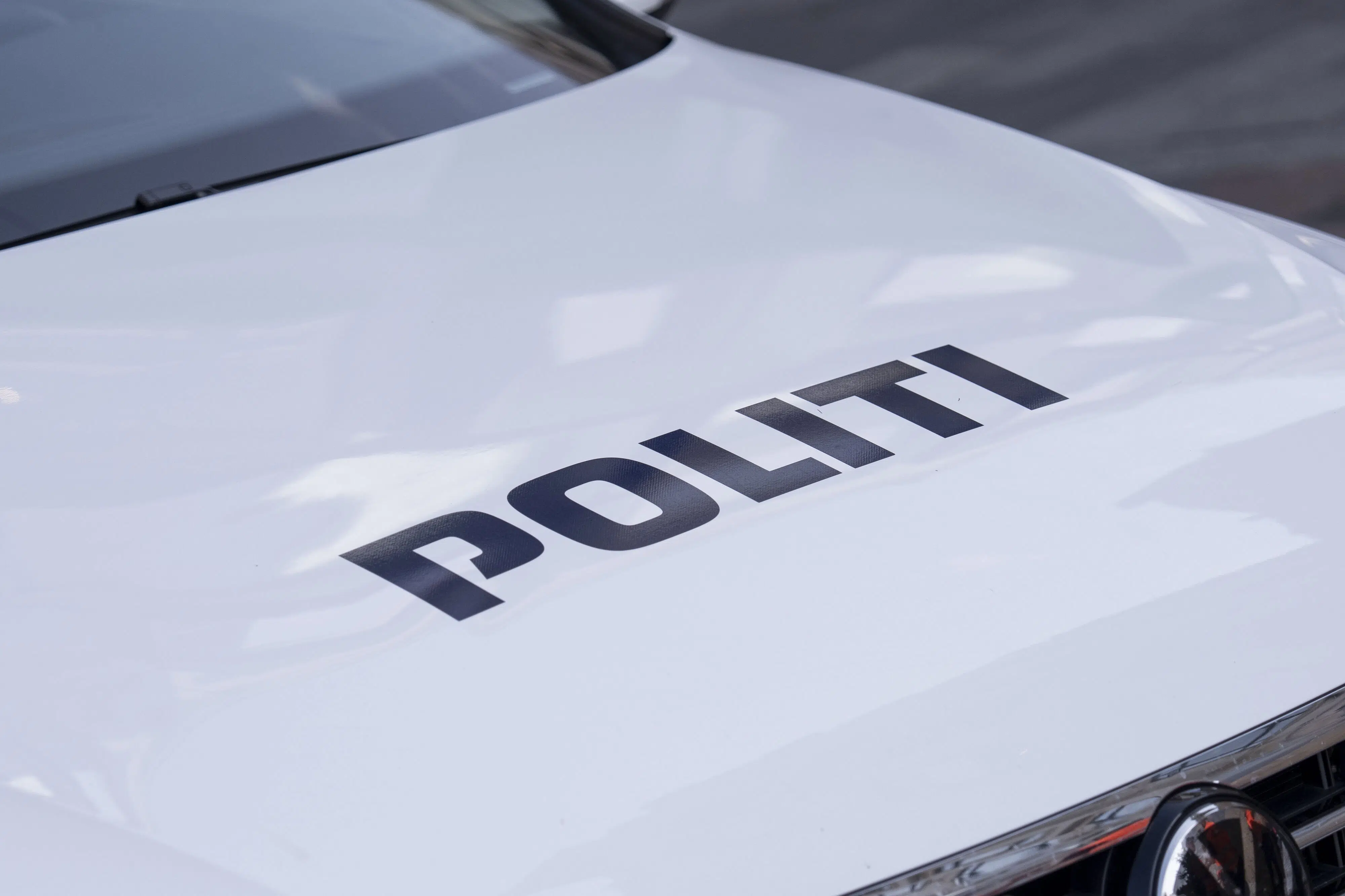 To biltyve sprang ud af kørende bil for at undgå politiet