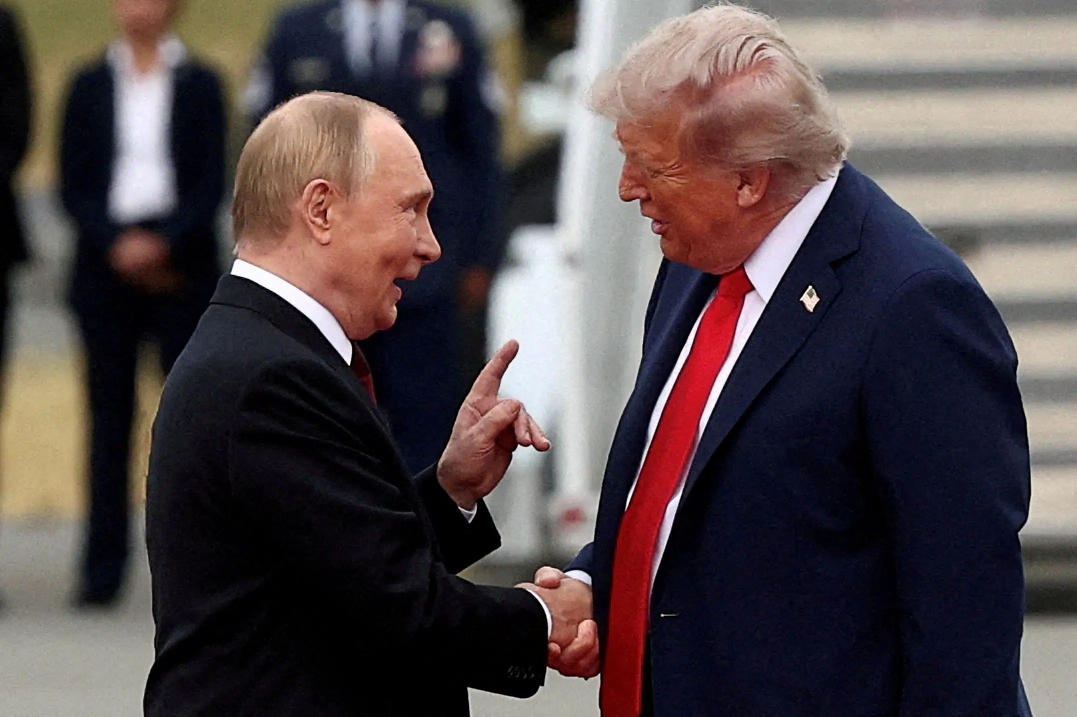 EU støtter møde mellem Trump og Putin hvis det kan skabe fred