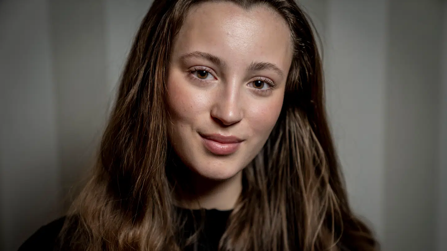 Josephine Højbjerg bekræfter sit forhold til en advokatfuldmægtig ved navn Mikkel.