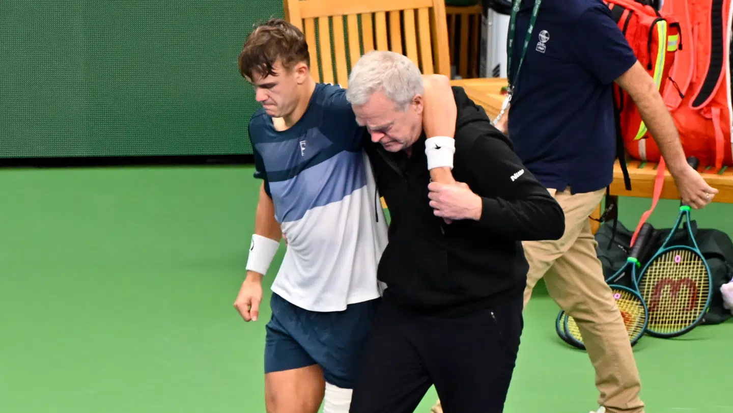 Rune måtte hjælpes fra banen.