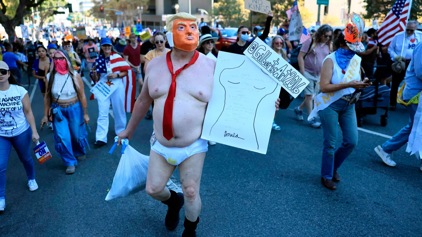 Over store dele af USA har der lørdag være demonstrationer mod Donald Trump.