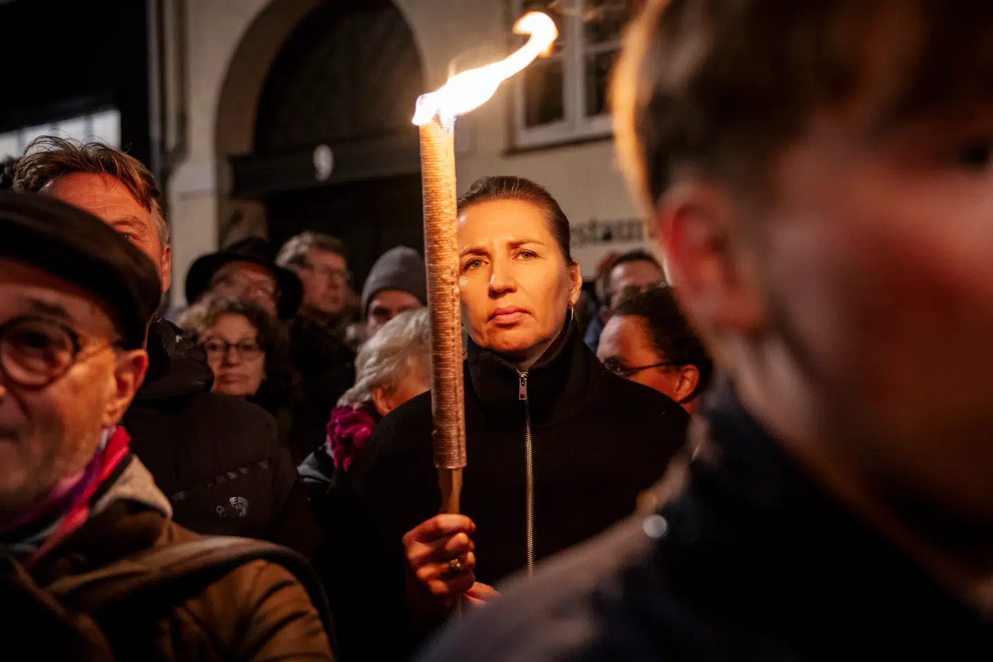 Nu viser det sig, at statsminister Mette Frederiksen (S) var for hurtigt ude, da hun koblede et brandattentat i Hellerup sammen med en række andre angreb, der bundede i antisemitisme.