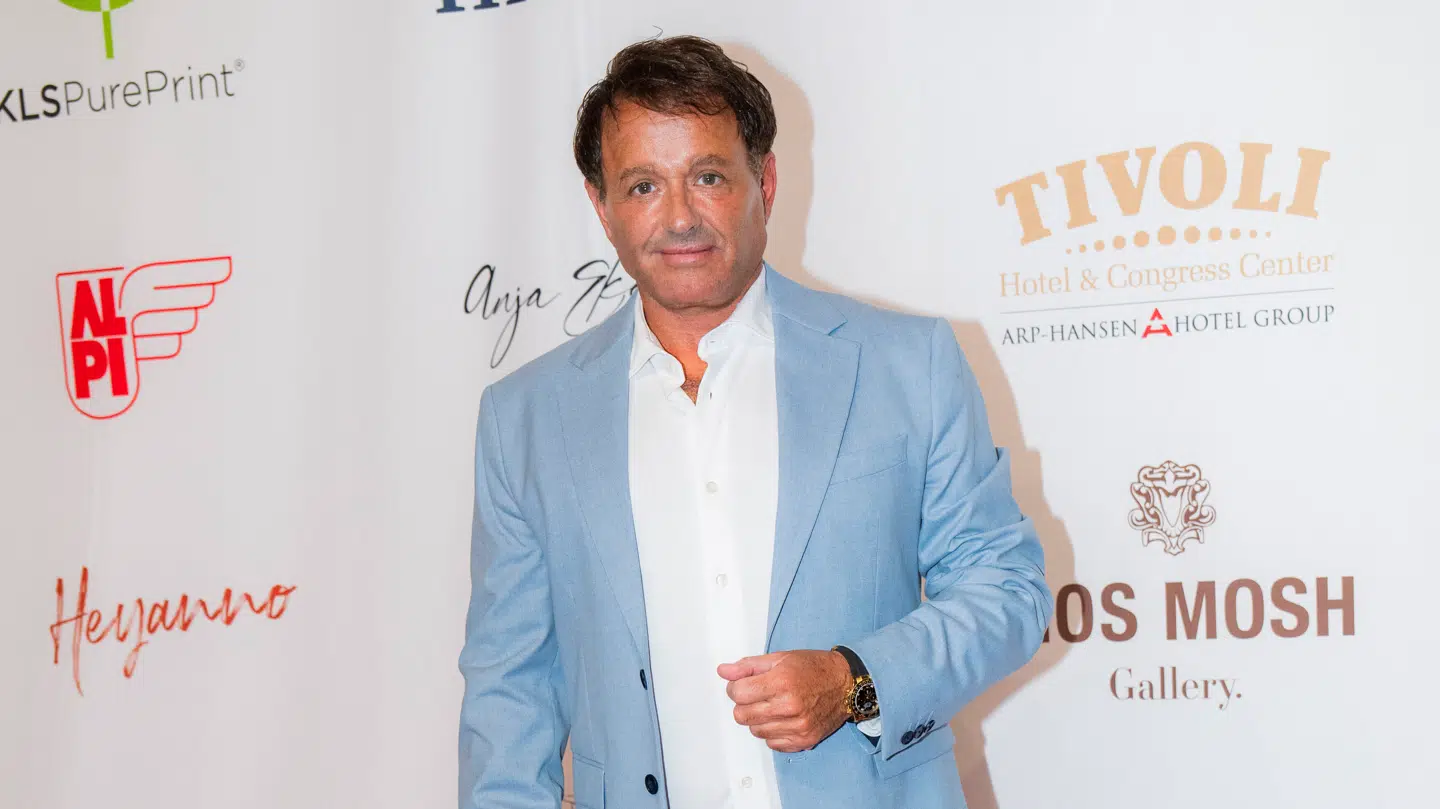 Dennis Knudsen har fået lavet den helt dyre ansigtsløftning til 150.000 kroner, så han i dag ser ud som her til Danish Beauty Awards 2025 i april.
