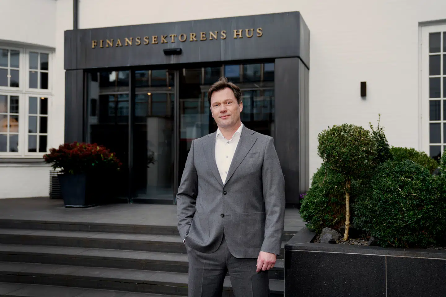 Lars Gert Lose er administrerende direktør i brancheorganisationen Finans Danmark, og hos dem mærker de tydeligt, at danskerne har droppet deres tidligere betænkeligheder ved at investere i våben.