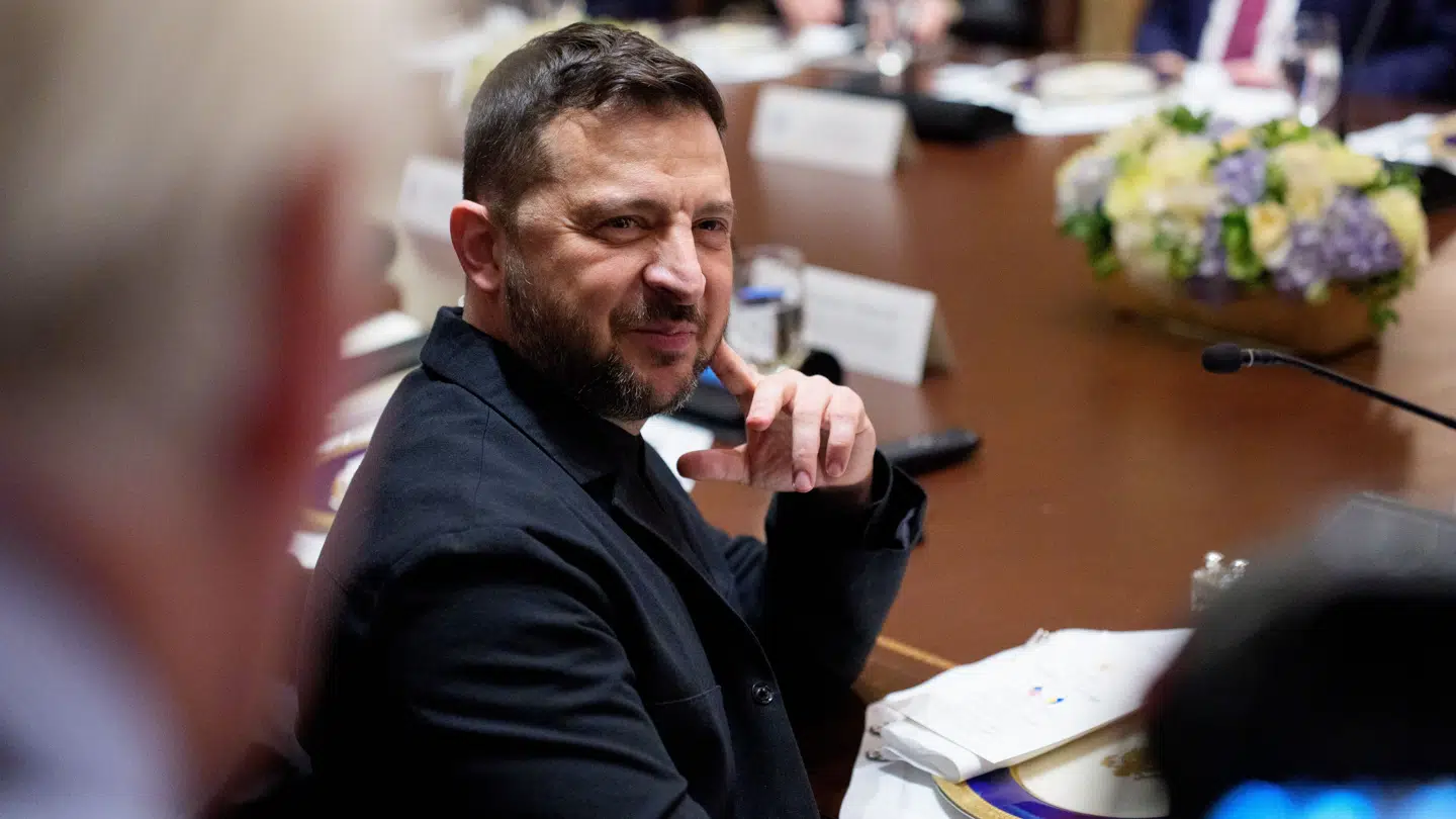 Smilet på Volodymyr Zelenskyjs ansigt inden mødet fredag i Det Hvide Hus var stort. Det forstummede angiveligt senere.