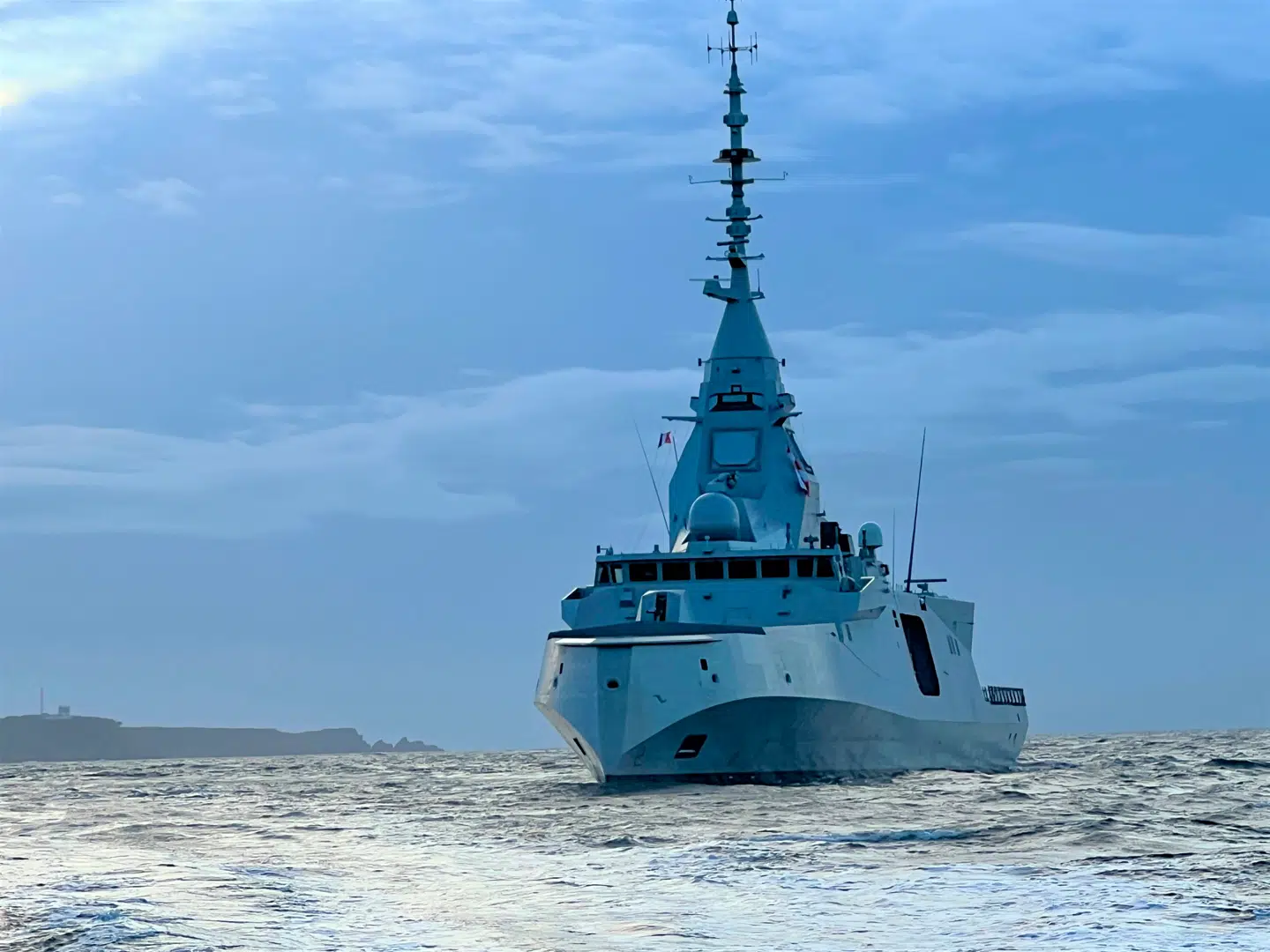 Mens briterne længe har syntes at være den oplagte kandidat til at levere Danmarks nye fregatter, tegner det nu til, at franskmændenes FDI-fregat er blevet favorit.