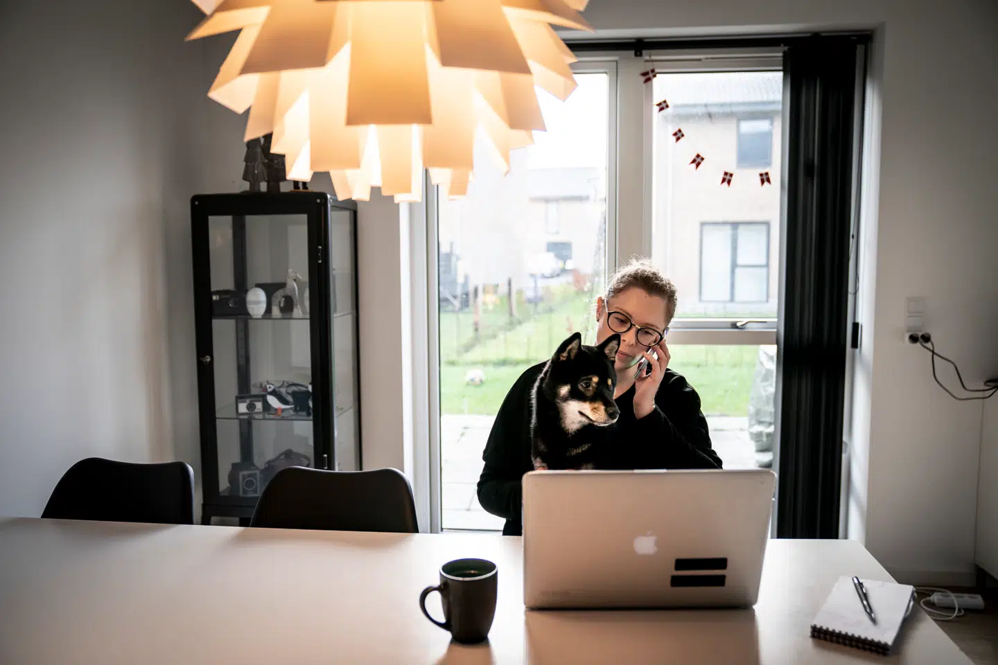 Tal fra Danmarks Statistik viser, at mens en femtedel arbejdede hjemmefra nu og da inden coronapandemien, er det i dag steget til en tredjedel.