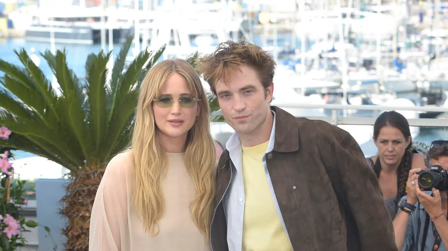 Jennifer Lawrence og Robert Pattinson spiller overfor hinanden i den kommende film 'Die My Love'.