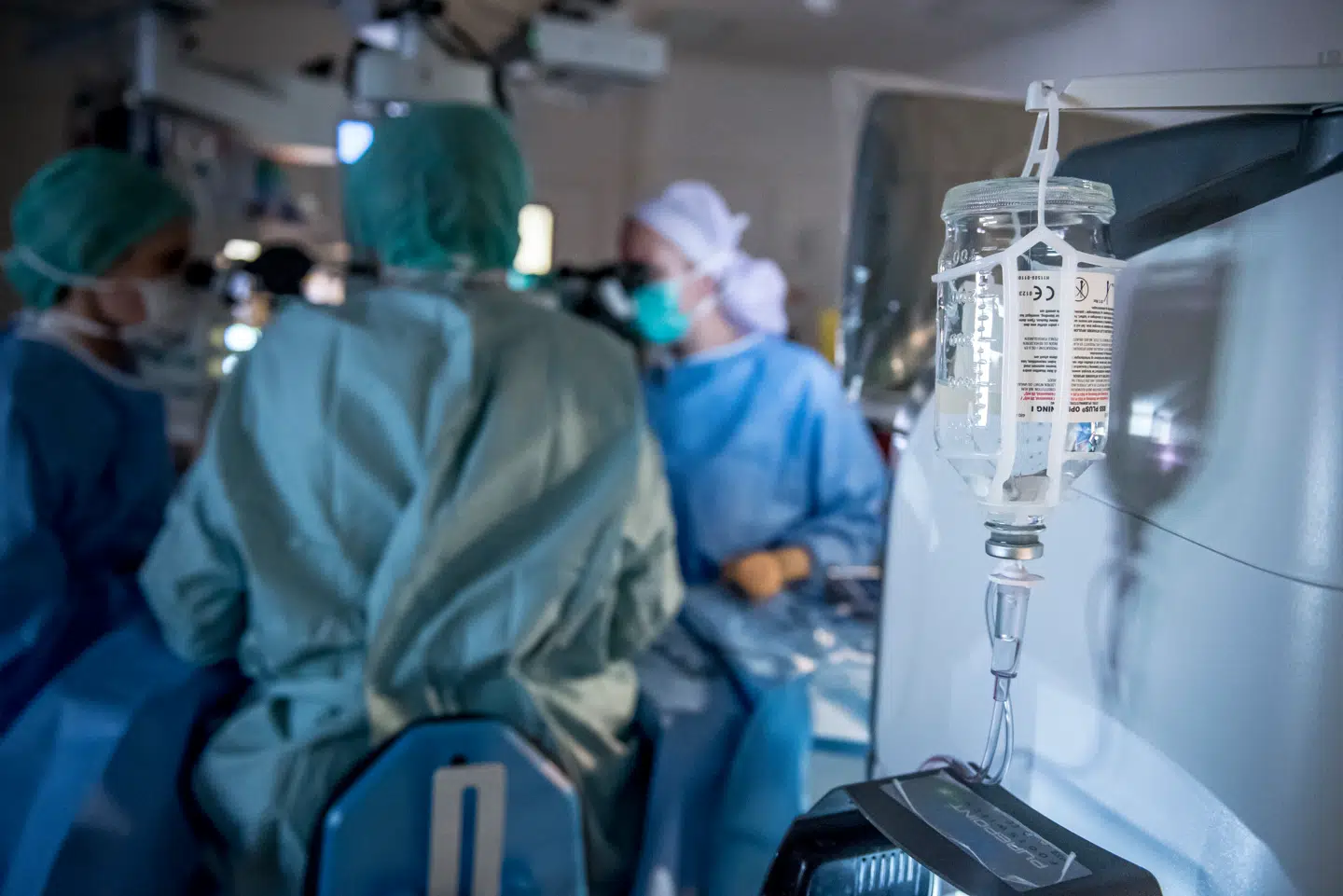 »Det er vel netop hospitalsledelsens opgave at se det store billede og træffe beslutninger, der gavner den fælles organisation,« skriver de to læger.