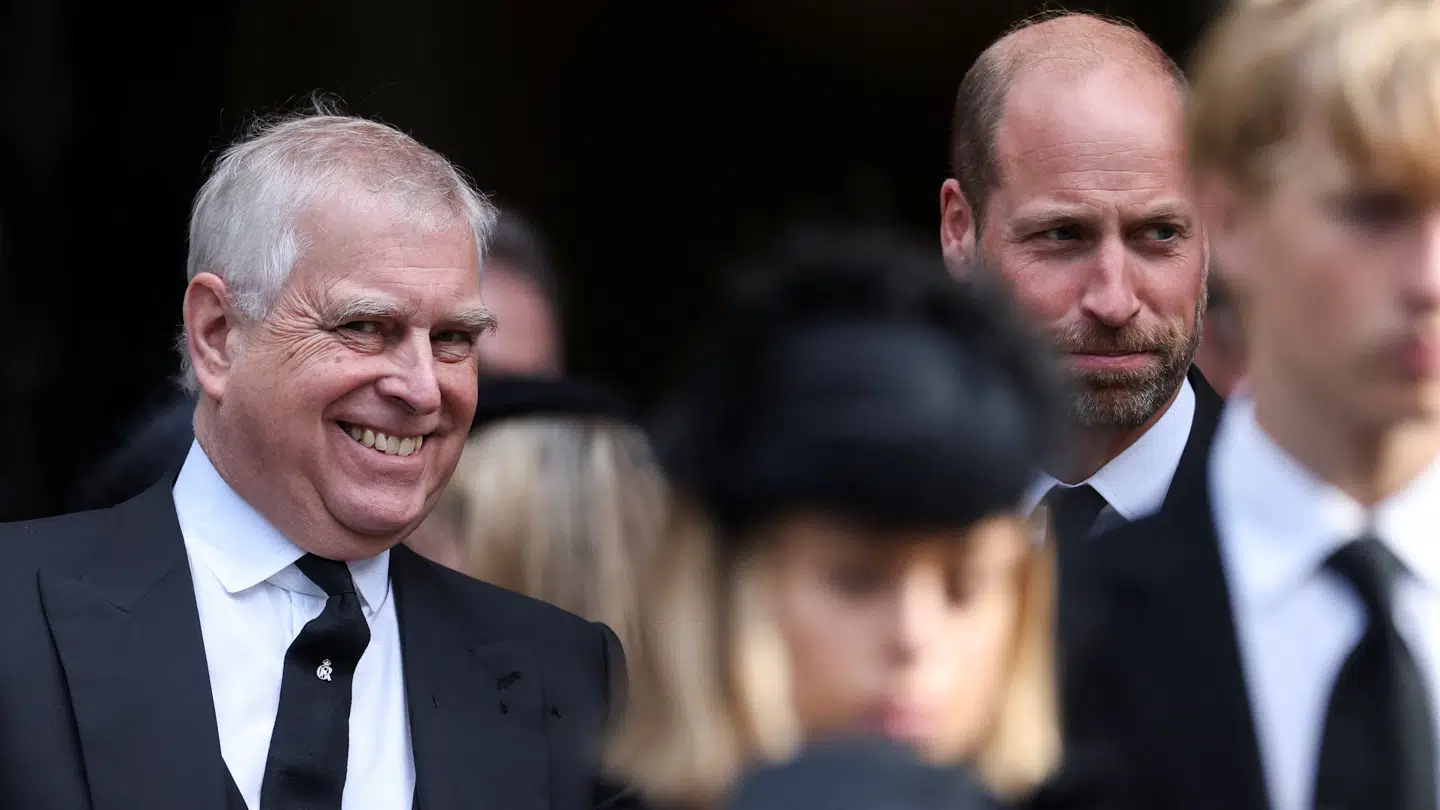 Tronarving prins William pønser angiveligt på at kappe yderligere bånd til den kontroversielle onkel.