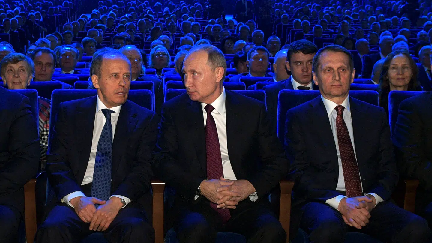 Chefen for det russiske efterretningsagentur SVR, Sergej Narysjkin, ses her til højre i billedet. I midten ses den russiske præsident, Vladimir Putin, mens chefen for den russiske efterretningstjeneste FSB, Aleksandr Bortnikov, ses til venstre. Billedet er fra 2018.