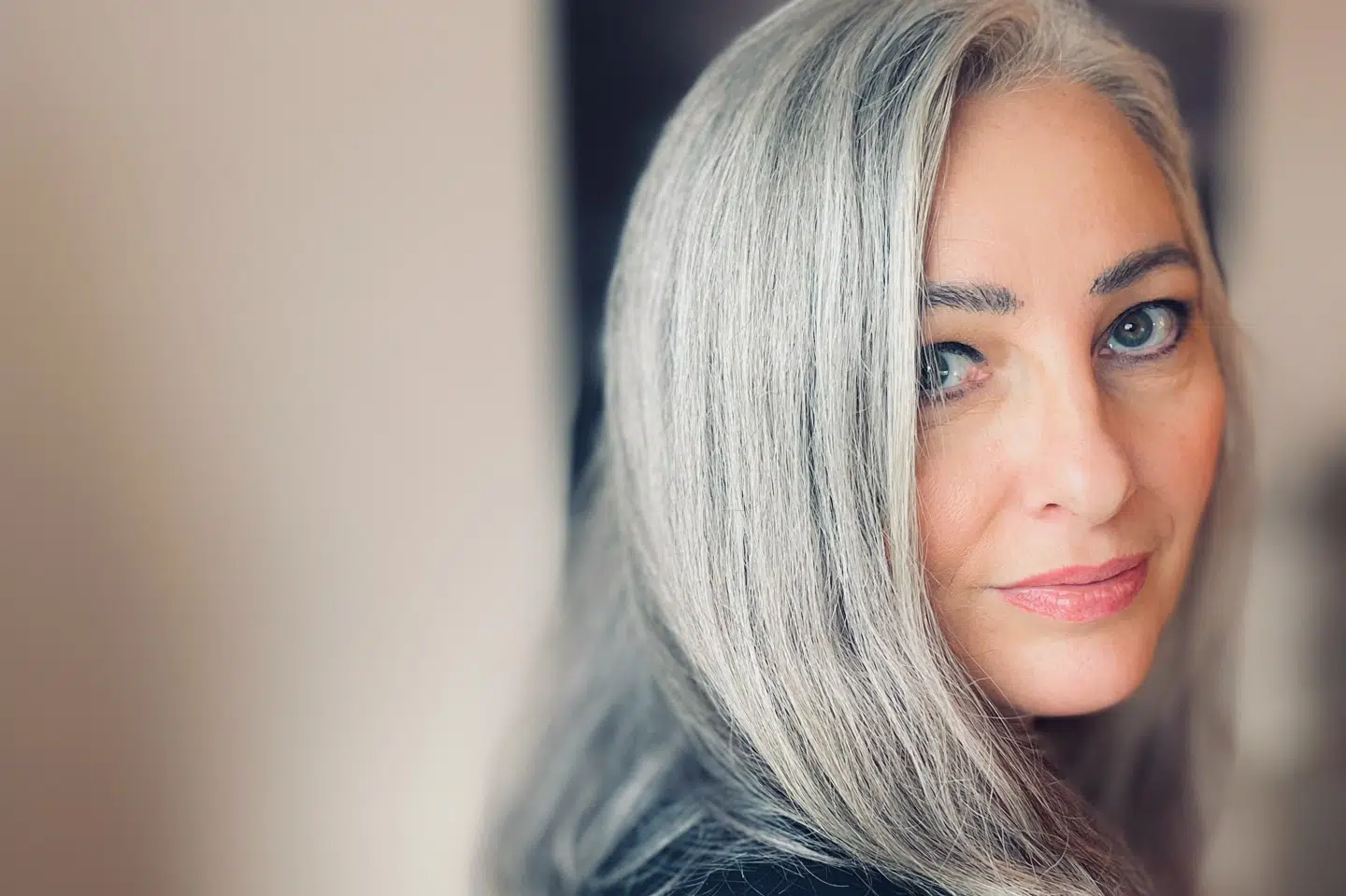 Nordisk Råds litteraturpris gives til et skønlitterært værk, der er skrevet af en nulevende forfatter på et af de nordiske sprog. I år går prisen til 51-årige Vónbjørt Vang (billedet) fra Færøerne. Foto: Ana Holden-Peters.