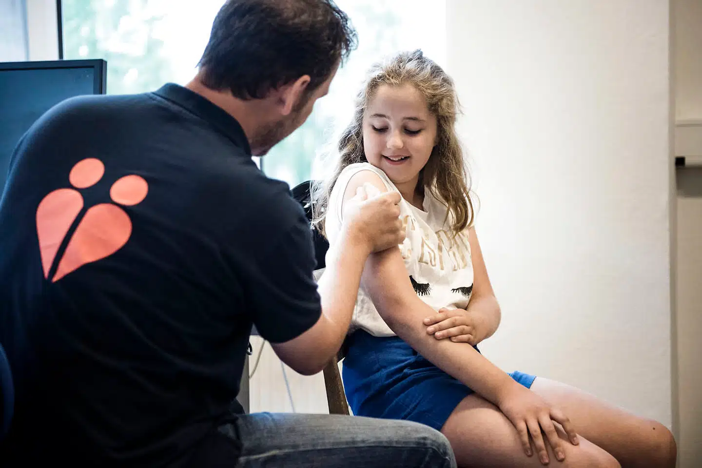 Frida Arenkiel fra Kirkebjerg Skole er blandt de elever, der, som led i et forsøgsprojekt, allerede har fået tilbuddet om at blive HPV-vaccineret i skoletiden. Nu udvides ordningen til at gælde alle skoler i København