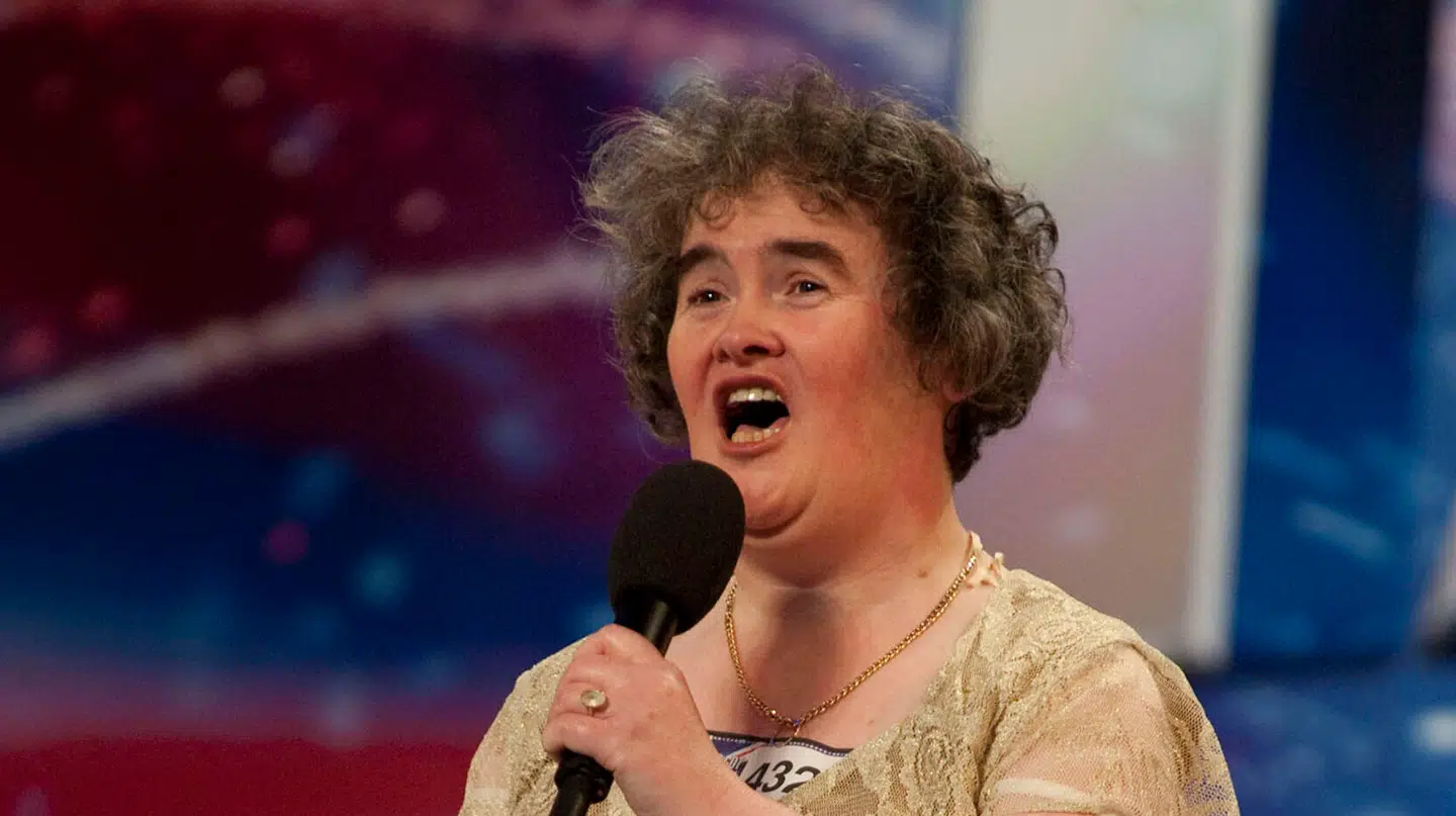 Susan Boyle blæse alle bagover med sin sangstemme i 2009. Mandag overraskede hun med et helt nyt look.