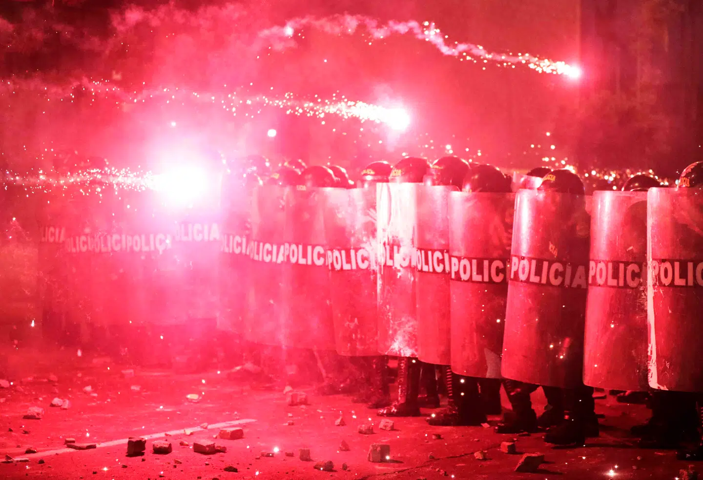 Politiet ses her under demonstrationen i Lima den 15. oktober.