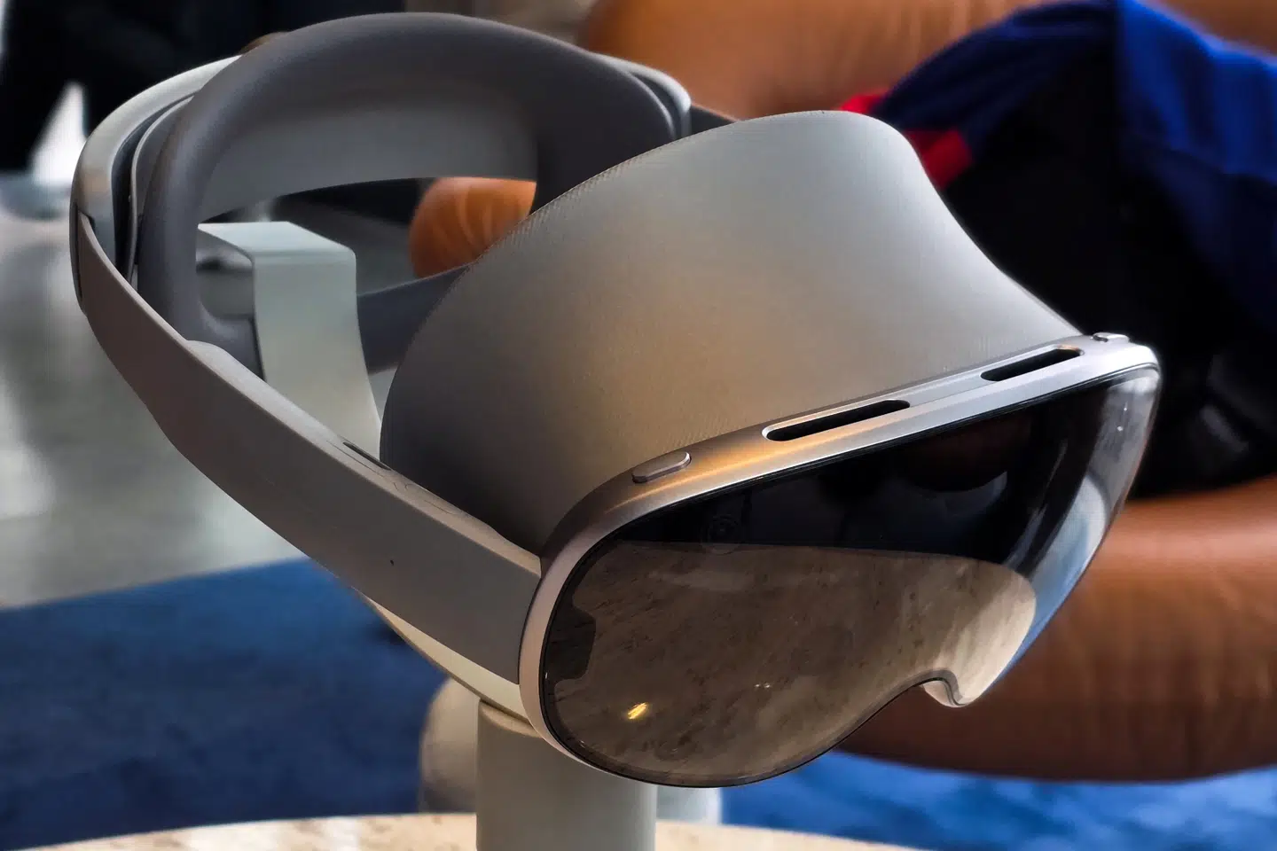 Headsettet Galaxy XR kommer til at koste 1799 dollar, hvilket svarer til omkring 11.500 danske kroner. Det er cirka halvdelen af, hvad Apples VR-headset VisionPro koster. (Arkivfoto).