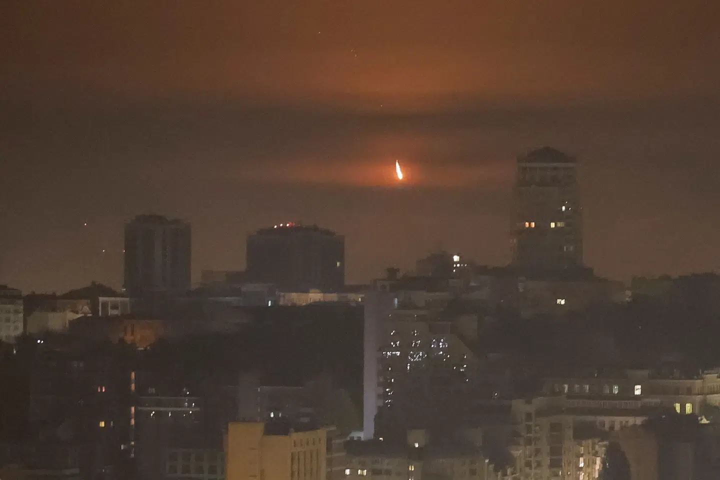 En drone eksploderer i luften over Ukraines hovedstad, Kyiv, under russiske angreb onsdag.