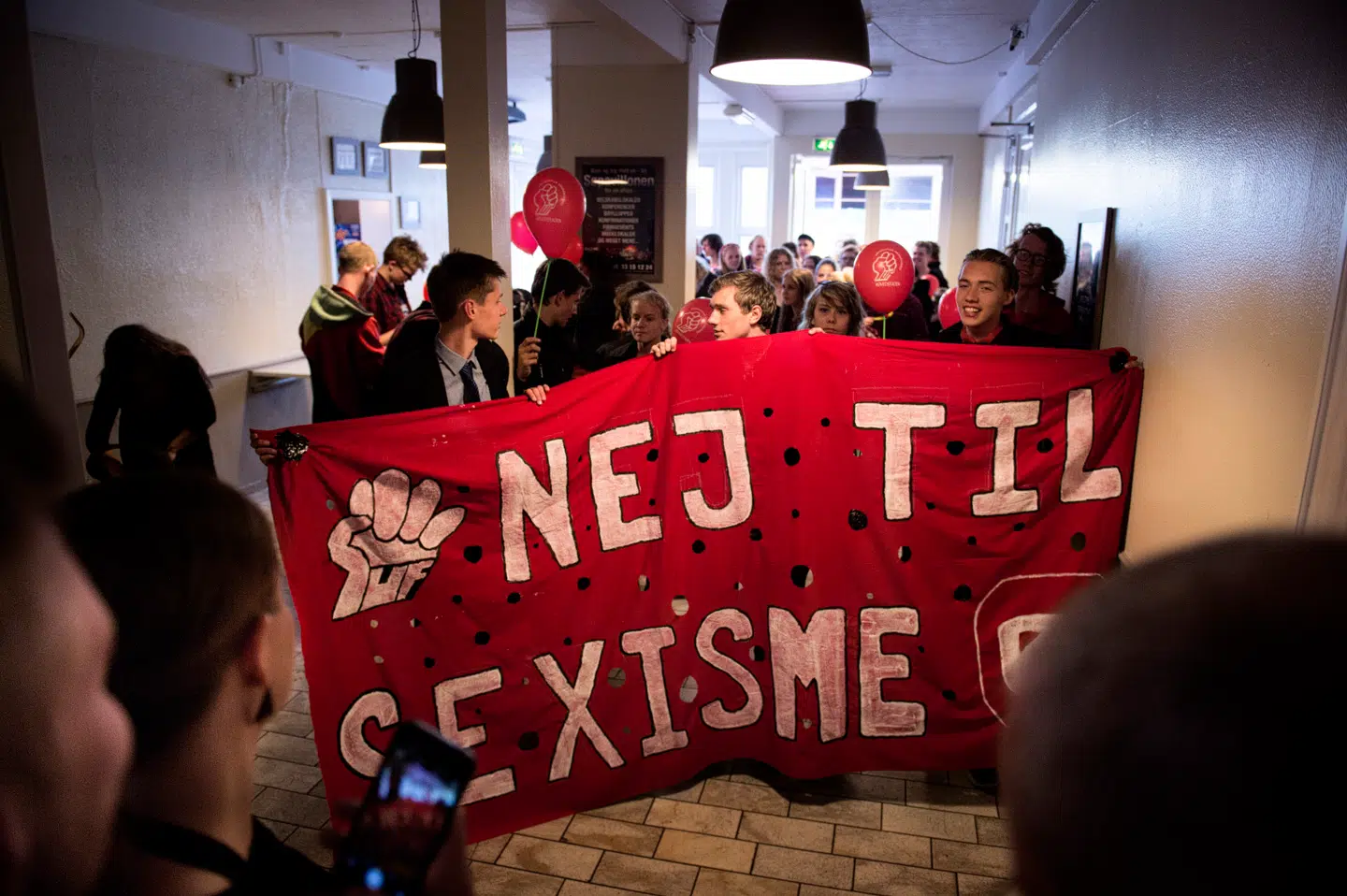 Socialistisk Ungdomsfront ankommer til valgfesten. Enhedslisten holder valgfest i Søpavillonen i København på valgdagen, torsdag den 18. juni 2015.