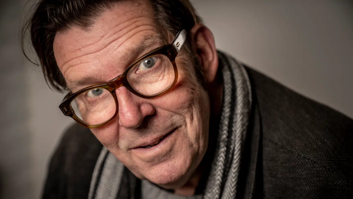 Skuespiller og ejer af Zirkus Nemo, Søren Østergaard, skal – præcis, som han frygtede – have indsat et kunstigt knæ.