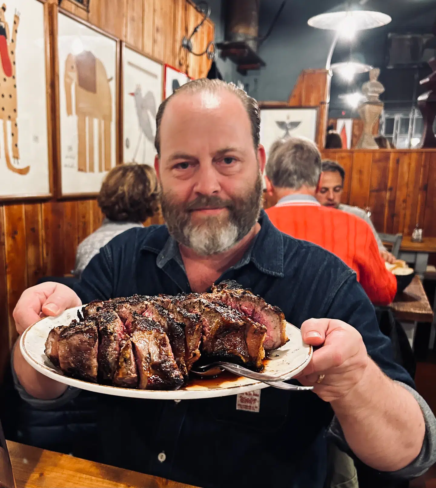 Deres undertegnede nyder en ægte bistecca alla fiorentina i Firenze.