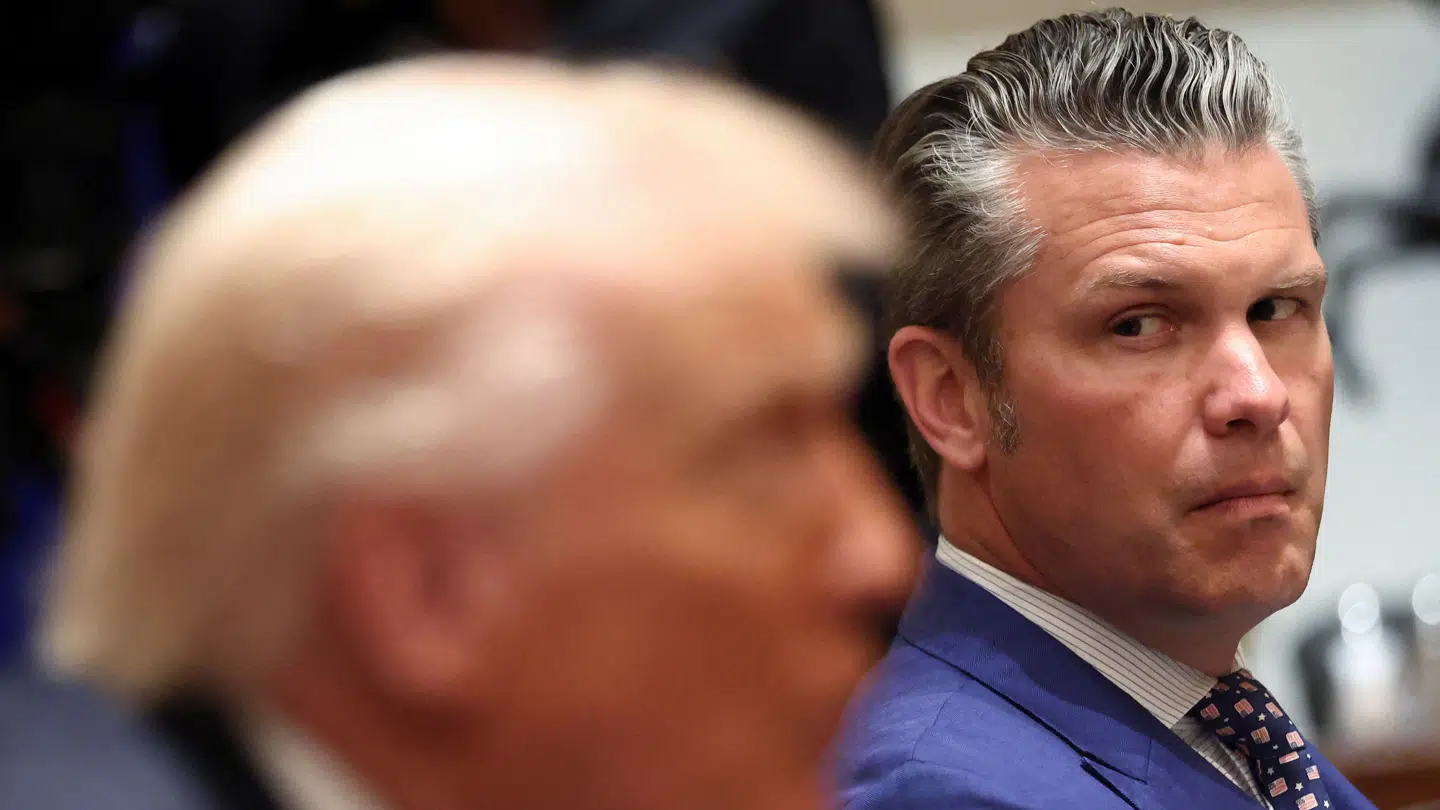 Pete Hegseth, Donald Trumps krigsminister, møder voldsom kritik fra egne rækker.