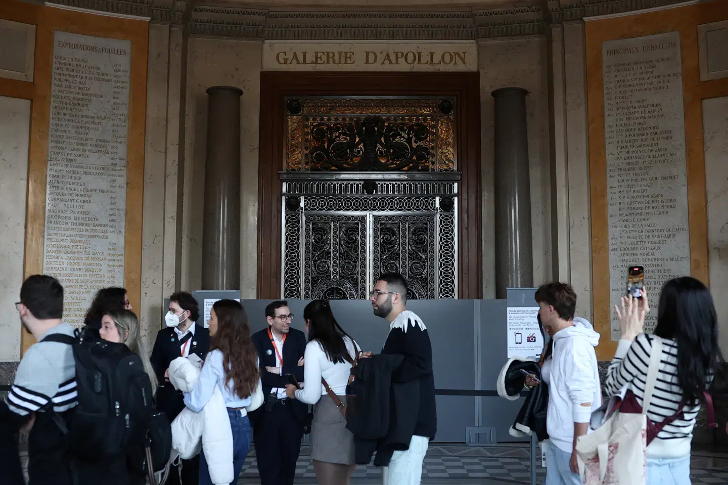Selvom Louvre er genåbnet er Galerie d'Apollon stadig lukket.