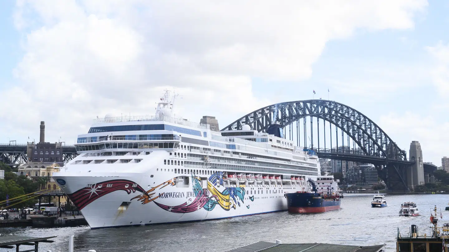 Mandag blev 'Norwegian Jewel' ramt af en tragedie. Billedet her er fra Sydney i 2020.