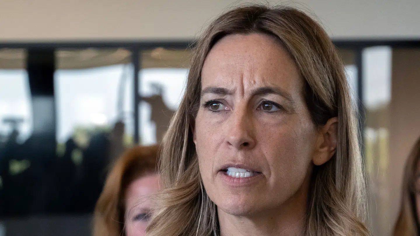 Længe har den demokratiske kandidat til guvernørposten i New Jersey, Mikie Sherrill, ført pænt i målingerne. Men det forspring er ved at skrump, og det bør vække panderynker hos demokraterne, mener ekspert.