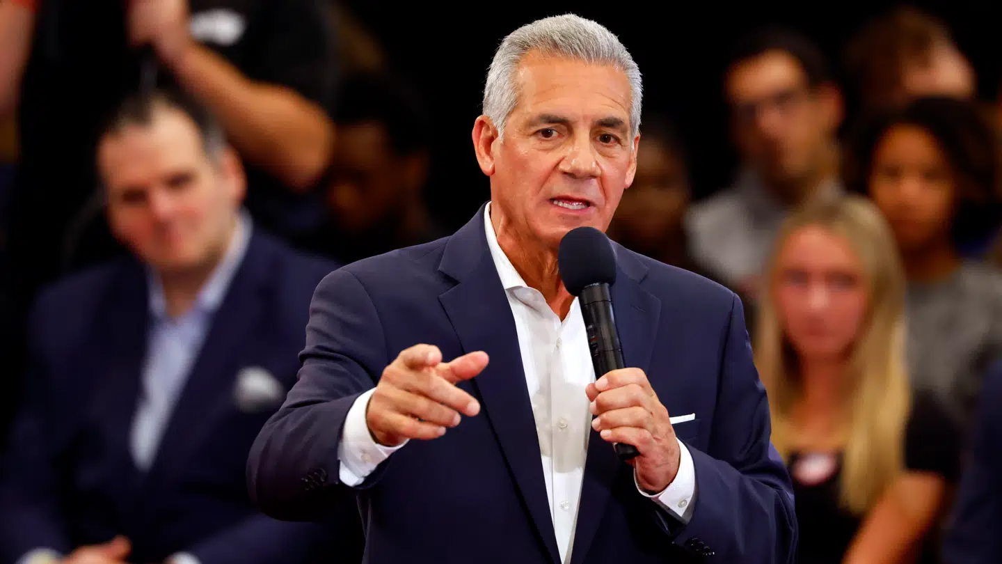 Den republikanske guvernørkandidat i New Jersey, Jack Ciattarelli, haler stille og roligt ind på sin demokratiske modstander inden valget 4. november.