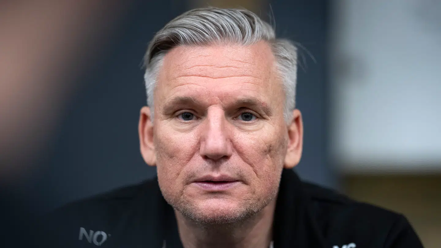 Et interview med Nikolaj Jacobsen sluttede brat, da politiet hev ham til siden.