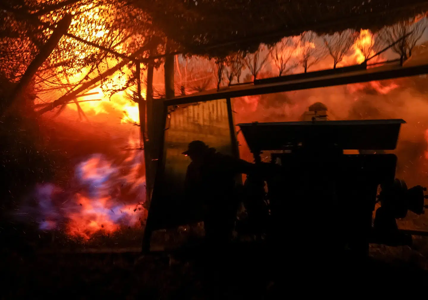 Det virker som om nogle danske politikere er ved at glemme, hvem der begyndte krigen i Ukraine, mener Niels Henrik Jessen. Her ses ukrainske styrker ved fronten 17. oktober 2025. Foto: Anatolii Stepanov/Reuters/Ritzau Scanpix