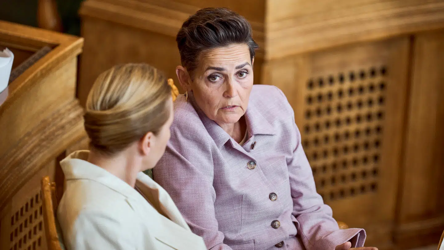 Det er ikke så tit, at Pia Olsen Dyhr ryger i totterne på Socialdemokratiet, men nu sker det.