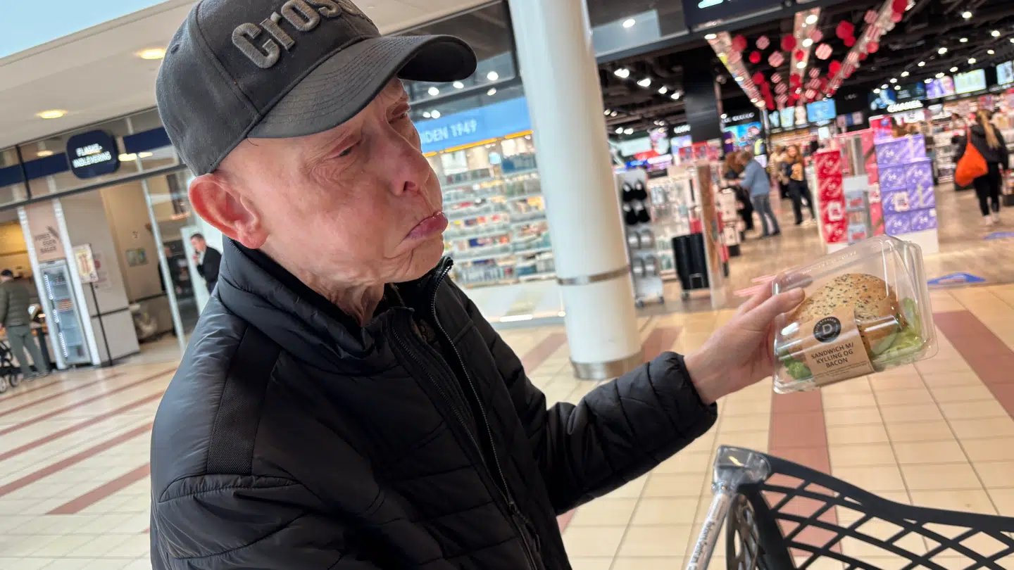 Mikael Arndt Hansen er frustreret over de stigende priser, og han overvejer kraftigt ikke igen at stemme på Socialdemokratiet.