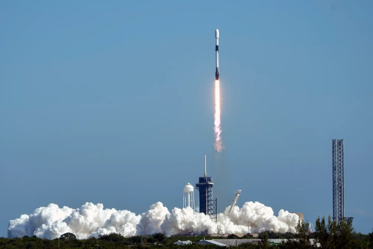 Elon Musks rumselskab, SpaceX, har nu sendt 10.000 internetsatellitter op for datterselskabet Starlink.