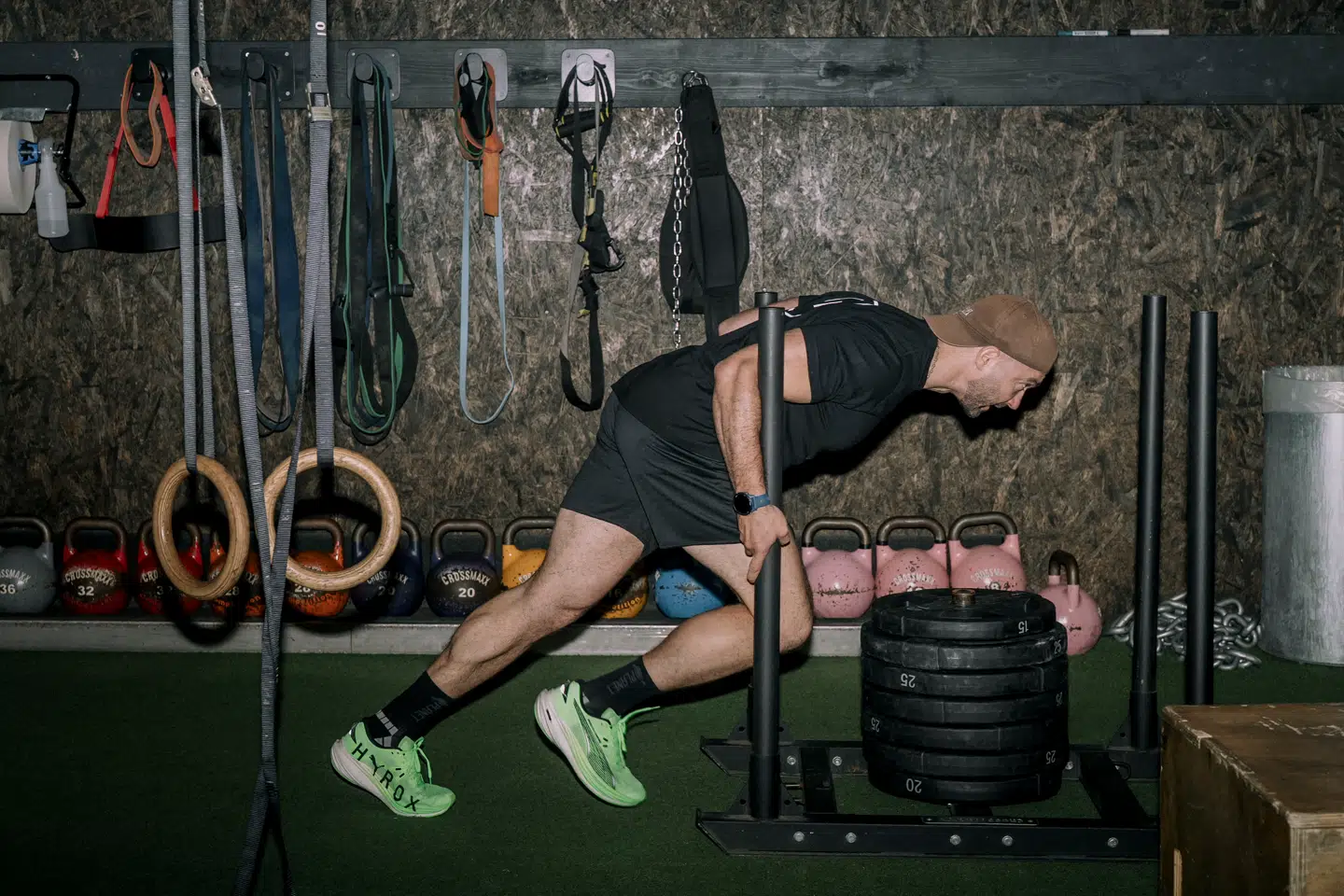 Det nye træningskoncept Hyrox er at finde i flere og flere fitnesscentre. Man kan både dyrke det på trænings- og konkurrenceplan.
