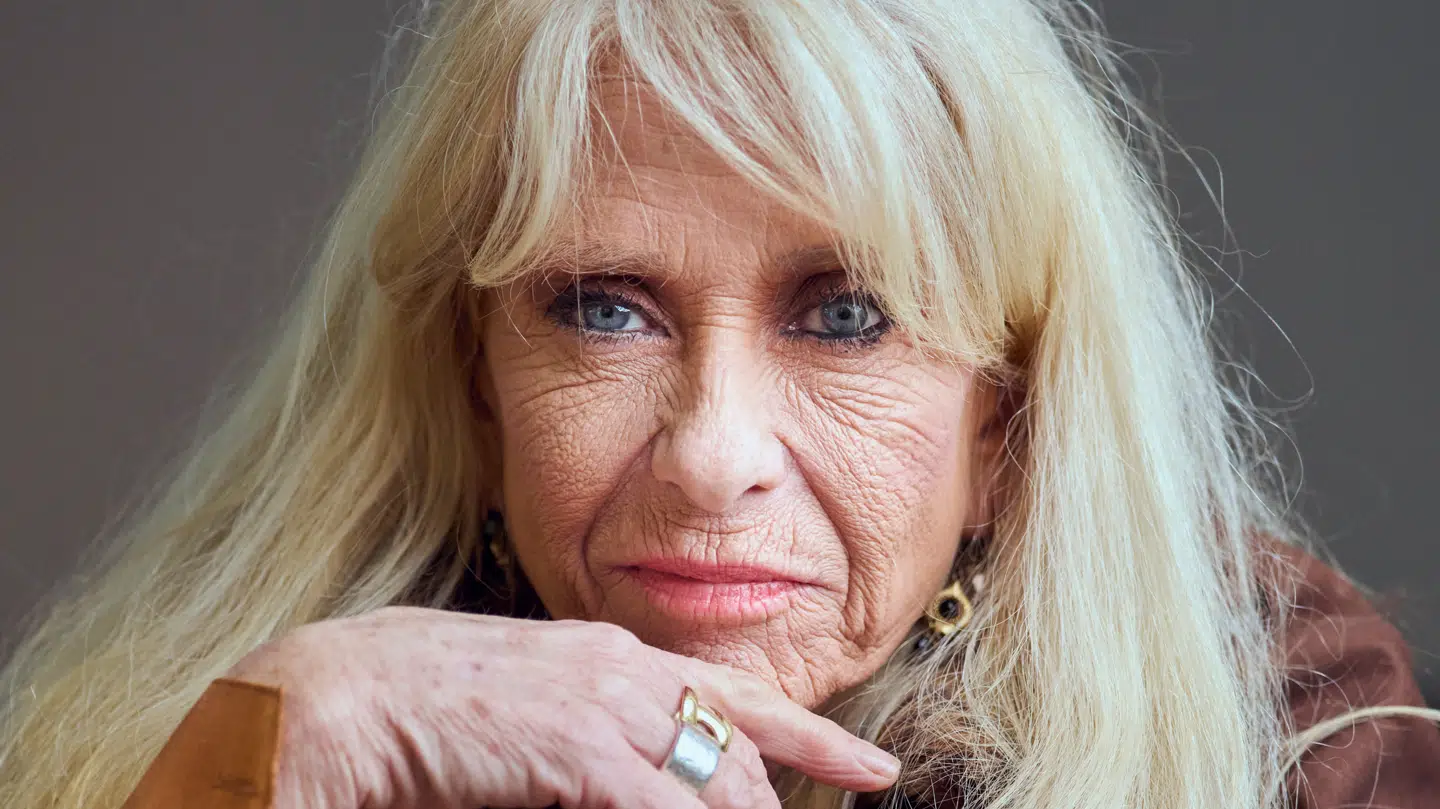 Sangeren Sanne Salomonsen ved sit fritidshjem, tirsdag den 21. oktober 2025. I sin nye selvbiografi "Det hele" fortæller Sanne Salomonsen for første gang med egne ord sin historie, der har været præget af en stor appetit på livet. Selvbiografien udkommer den 29. oktober.