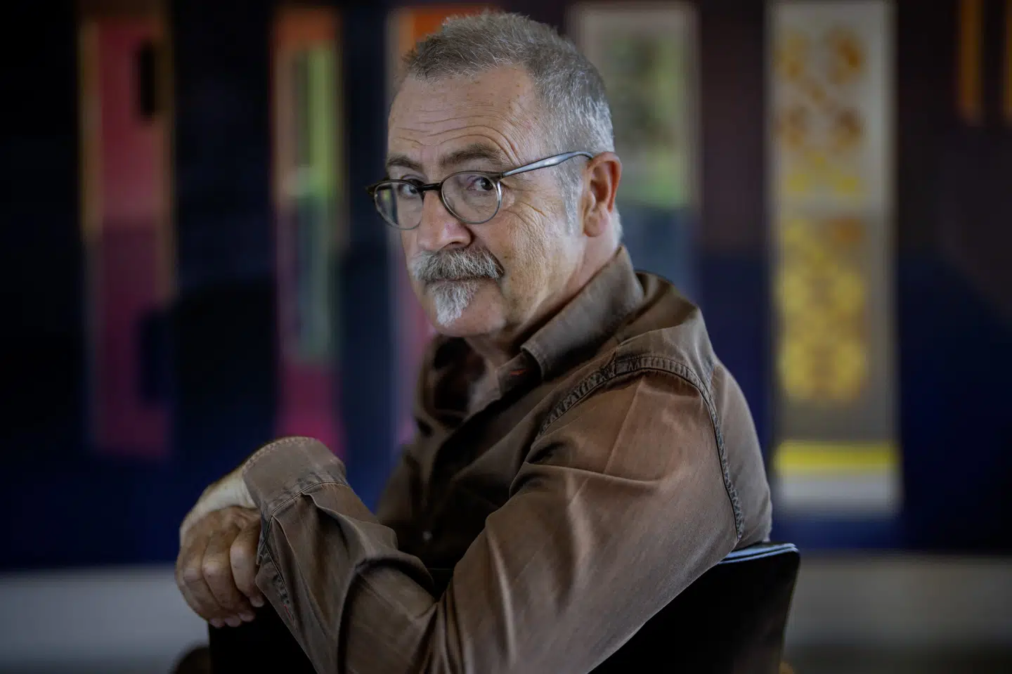 Adrian Hughes er vært på P1-programmet "Klog på sprog", der stopper med at udkomme fra næste år. Sammen med et panel endevender han hver uge det danske sprog. (Arkivfoto).