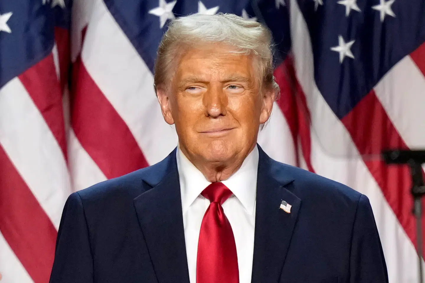 Trumps tidligere rådgiver har en plan for at 'omgå forfatningen', siger han i et interview.
