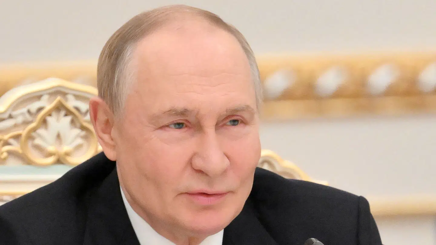 Vladimir Putin holder fast i sine krav til en våbenhvile med Ukraine, men ifølge en ekspert er han presset.
