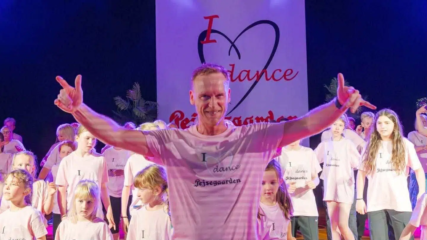 »Det var en helt særlig oplevelse – intenst, lærerigt og fuld af øjeblikke, hvor man virkelig mærkede hvor meget dans kan røre både deltagere og seere. Noget jeg stadig er stolt af,« fortæller Ronnie Handskemager.