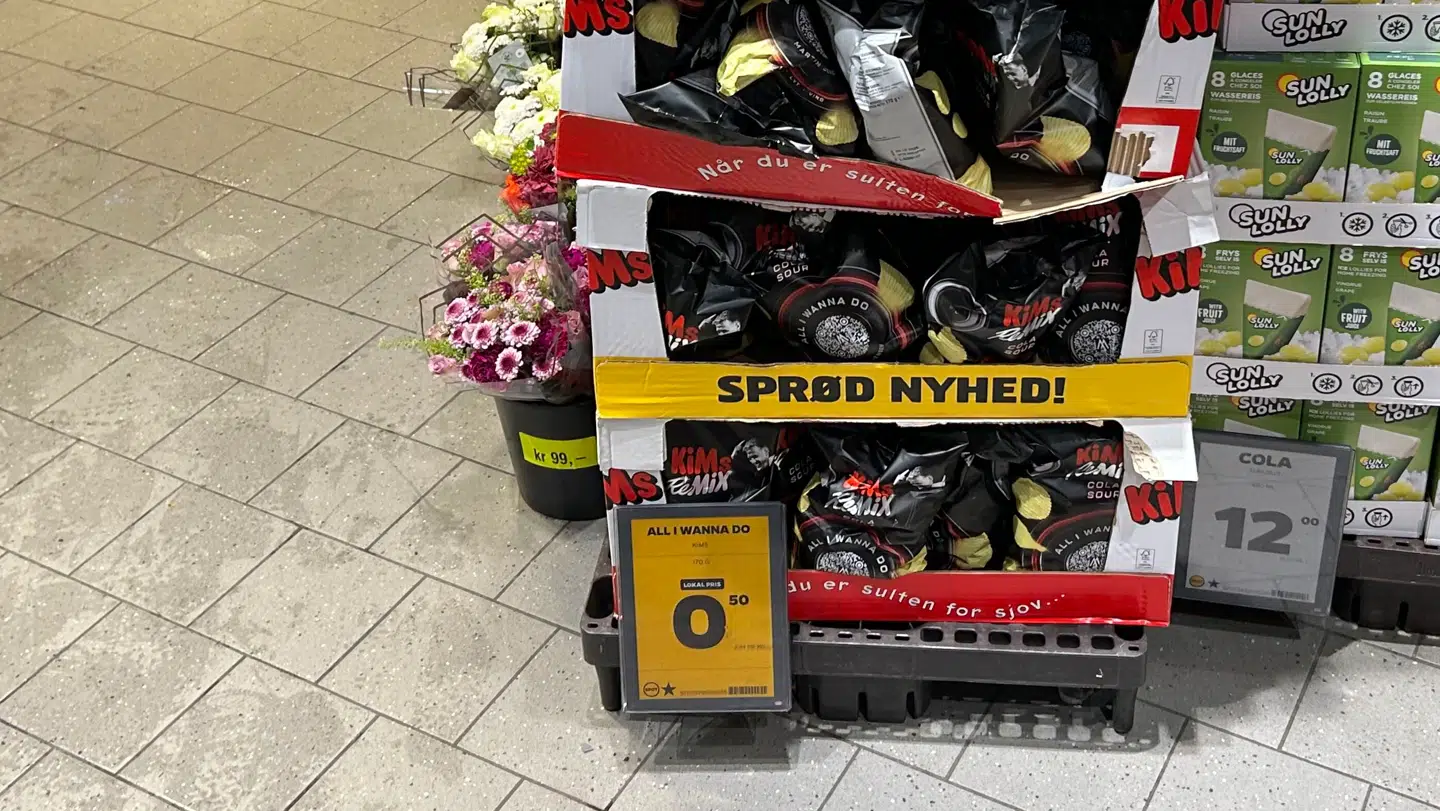 I Netto på Teglholmen i København SV er Martin Jensens chips sat ned til en slagpris på en halv krone.
